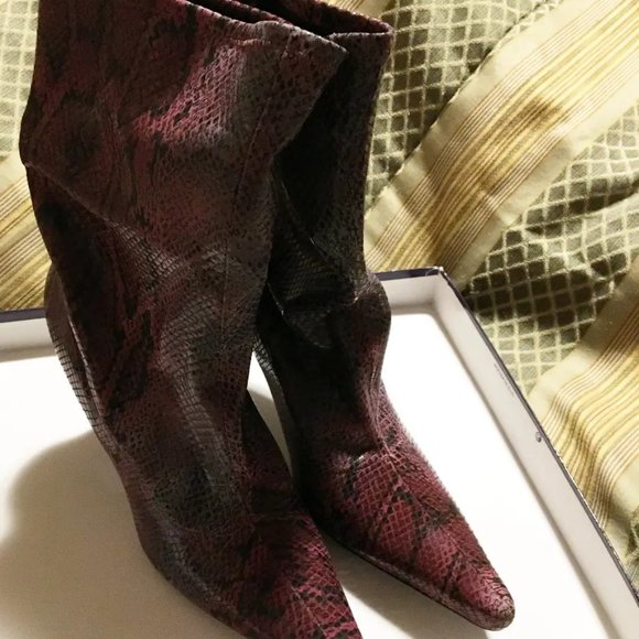 Pink and Black Size 9.5 Snake Skin Booties - Picture 3 of 3